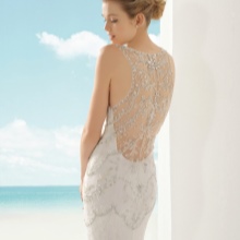 Hairstyle to the dress with open back