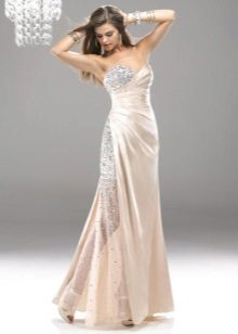 vestido de noiva longo com uma fenda