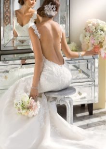 Gaun pengantin panjang tanpa belakang