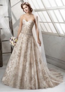 فستان زفاف أرجواني