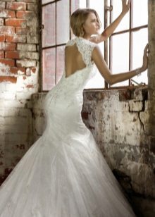 فستان الزفاف مع فتح العنق
