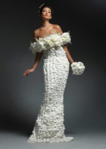 Vestuvių suknelė iš gėlių