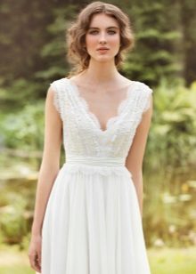 Paprasta stiliaus vestuvių nėrinių suknelė