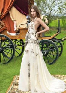 Gaun pengantin musim panas dengan belakang terbuka