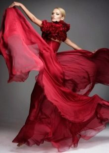 originali raudona vestuvių suknelė