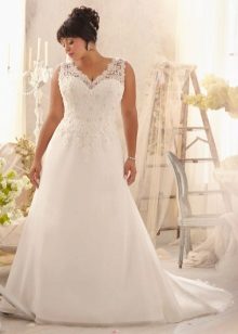 Egyszerű esküvői ruha a teljes menyasszonyok számára