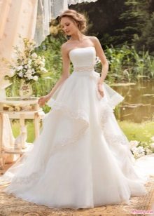 Vestuvių suknelė su horizontaliomis užuolaidomis