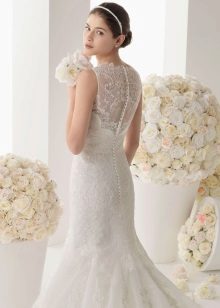 Gaun pengantin untuk butang kecil atau pendek dengan butang