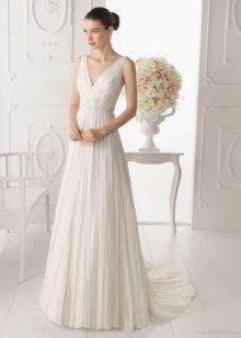 Gaun pengantin panjang dengan leher V
