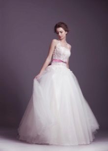 Pakaian perkahwinan pendek oleh Anastasia Gorbunova