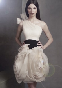 فستان زفاف قصير من فيرا وونغ
