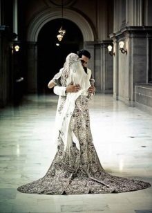 Svatební muslimské šaty se vzory