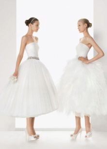 Brudekjole med fluffy nederdel kort