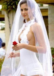 Vestuvių suknelė labai atvira šortai