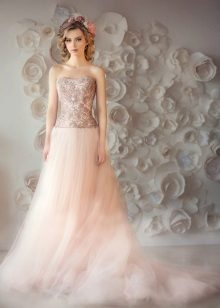 Vestido de noiva pêssego por Natasha Bovykina
