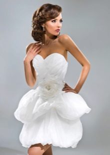Gaun pengantin pendek oleh Anna Bogdan