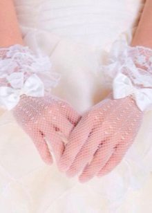 Yazlık gelinlikler için düğün eldivenleri