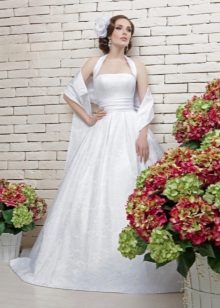 Nebrangios vestuvinės suknelės su ažūriniu viršų
