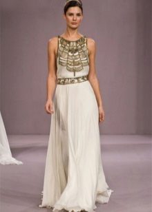 Gaun pengantin dalam gaya Yunani dengan perhiasan