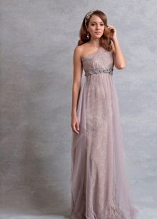 Vestido de novia de suave color lila.