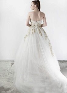 Pluizige jurk van het huwelijk met strass-steentjes