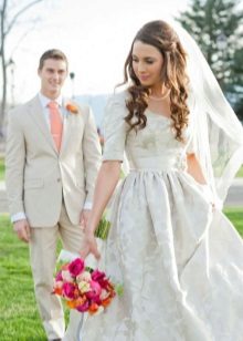 Vestuvių suknelė vestuvių sidabro spalvai