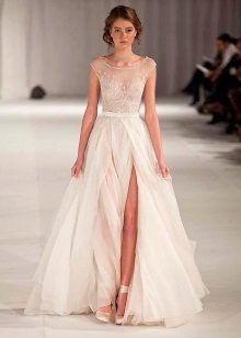 Vestido de novia de Paolo Sebastian con una hendidura.