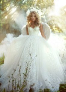 Великолепна дантела сватбена рокля