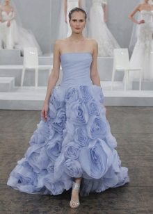 Váy cưới từ Monique Lhuillier màu xanh