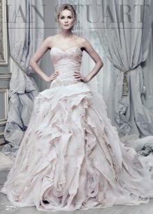 Vestido de novia de Ian Stuart con cortinas.