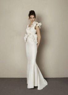 فستان زفاف مع حجم الأكمام لشخصية الكمثرى