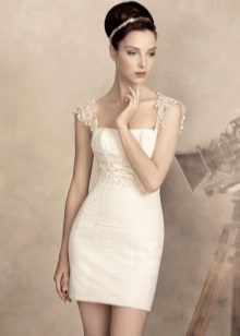 Gaun pengantin dengan garis pinggang yang tinggi untuk angka pasir