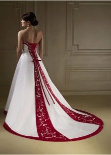 Gaun pengantin dengan sisipan menegak merah