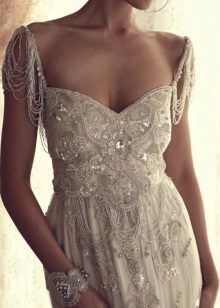 فستان زفاف مطرز خمر