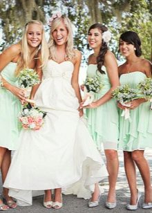 Mėtų suknelės, skirtos bridesmaids