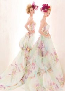 Gaun pengantin dengan cetak
