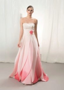 Biała i różowa suknia ślubna