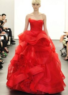 Šviesiai raudona vestuvių suknelė