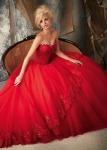 Raudona vestuvių suknelė
