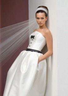 Robe de mariée avec corset uni