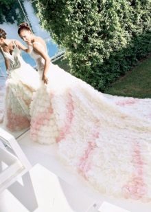 Bílé a růžové Carolina svatební šaty