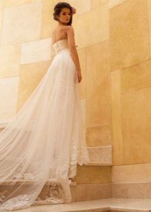 Vestuvių suknelė su traukiniu iš „Crystal Desing 2014“ kolekcijos