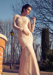 Vestido de novia de encaje de la colección Crystal Desing 2014.
