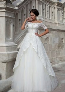 Сватбена рокля с предно затваряне от Crystal Design