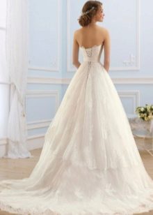 Gaun pengantin dengan lacing dari Navibl