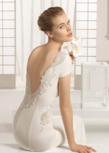 Vestuvinė suknelė su dekoro ant iškirptės, kad atitiktų suknelę