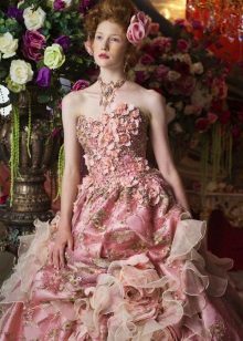 Сватбена рокля в розови нюанси