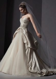 Сватбена рокля в ретро буйни стил