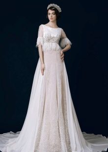 Gaun pengantin dalam gaya retro dengan basky