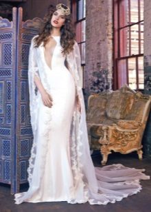 Bröllopsklänning från Galia Lahav 2016 med djup halsringning